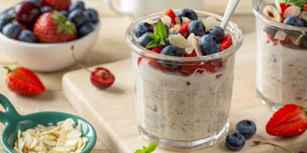 7 ricette fresche per una colazione estiva a base di porridge