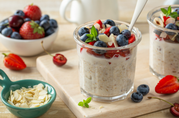 7 ricette fresche per una colazione estiva a base di porridge