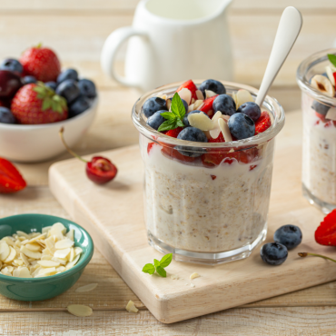 7 ricette fresche per una colazione estiva a base di porridge
